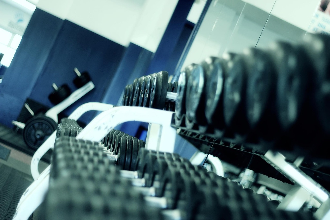 Stylish homegym met interactieve trainingsspiegel.